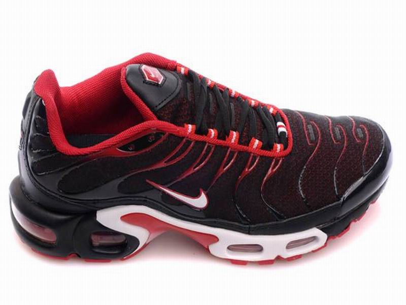 nike requin rouge et noir